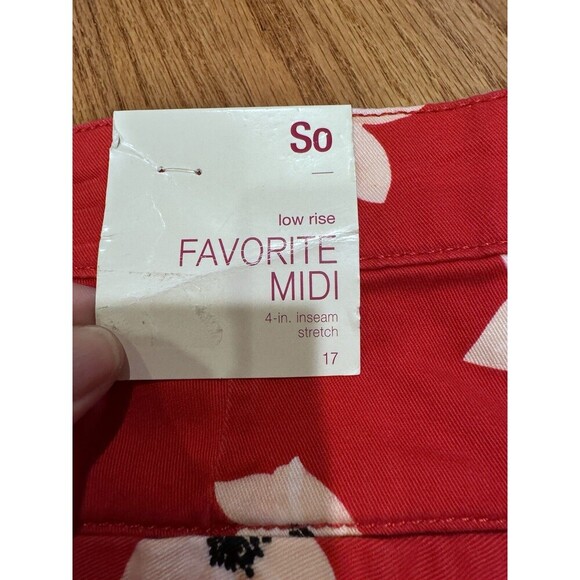 NWT SO Low Rise Favorite Midi Red Floral Juniors Womens Shorts Size 17 - Picture 2 of 5